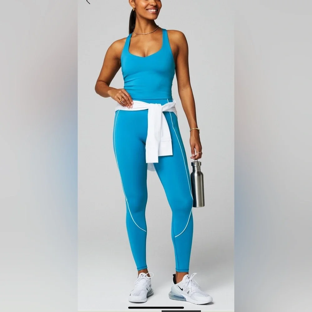 🔥Fabletics built in tank cropped - Picture 5 of 7